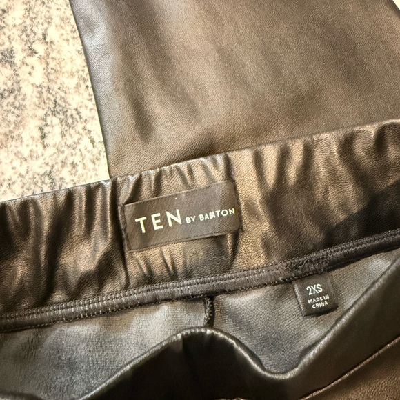 Ten by Babaton Faux Leather Pants - Picture 4 of 6